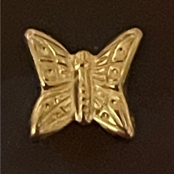 NEVER USED. 3-gold tone clutch pins/lapel pins (apple, pear & butterfly TEACHERS - Picture 6 of 11